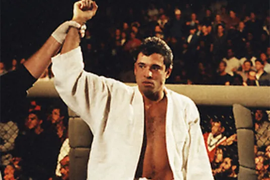 Victoire dans la cage, aux débuts de l'UFC